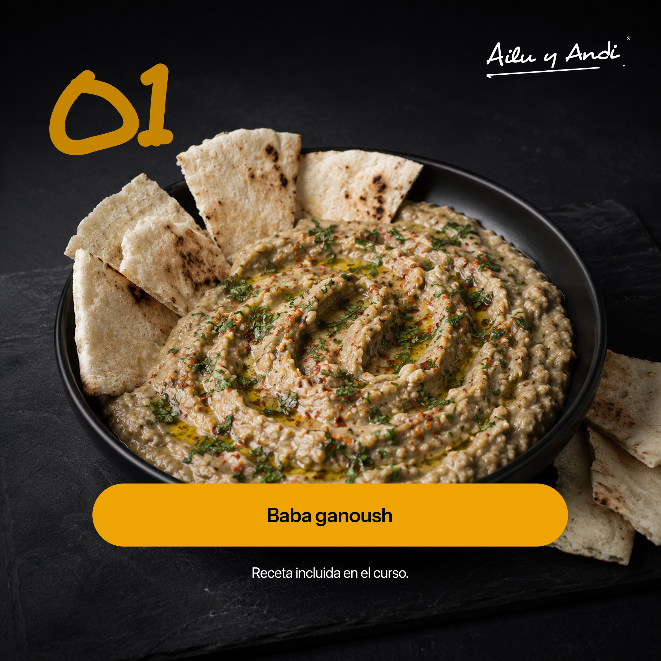 Baba ganoush cremoso con pan pita, rociado con aceite y perejil, una receta clave del curso Ailu y Andi.