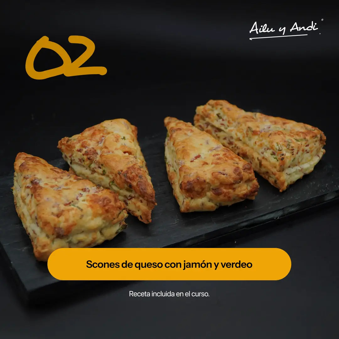Scones salados doraditos de queso, jamón y verdeo. Recetas Ailu y Andi para cocinar fácil.